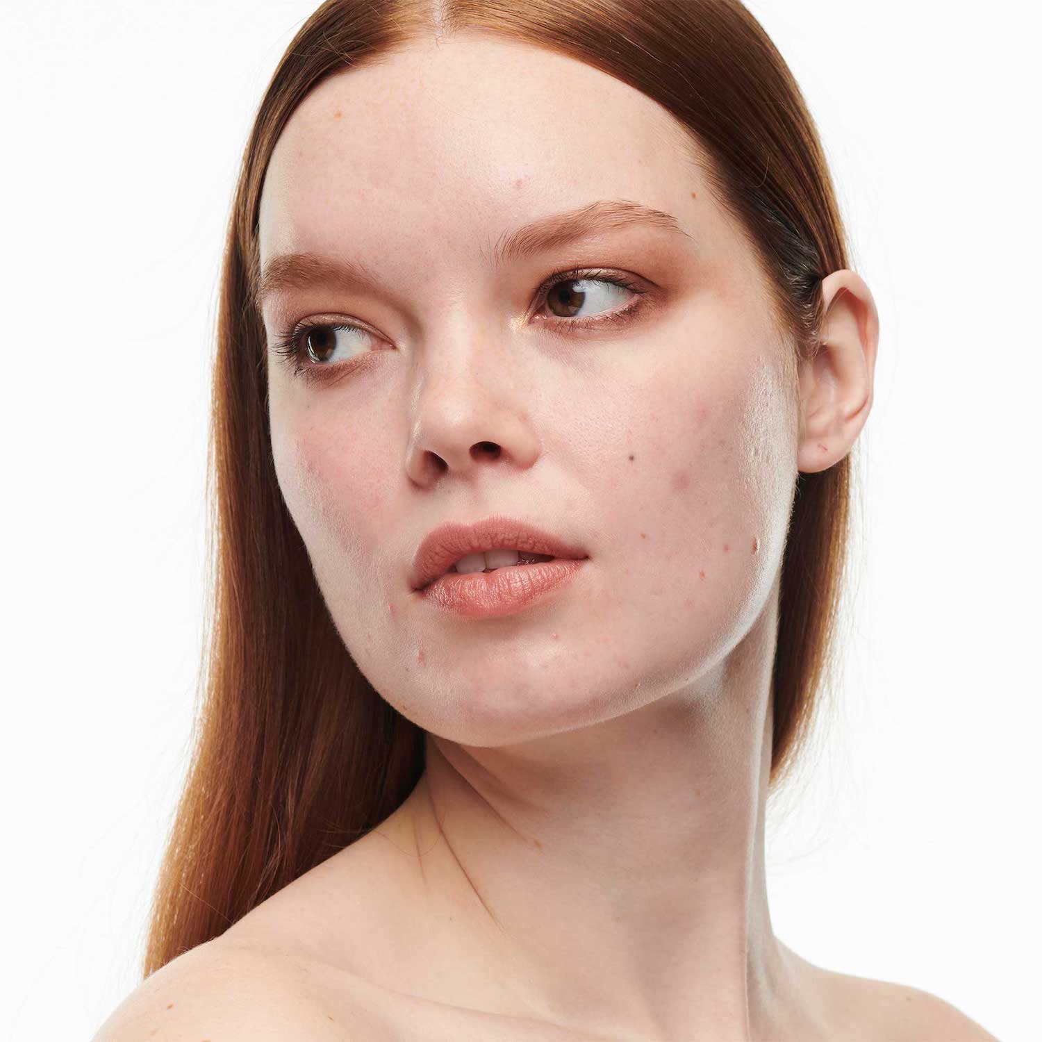 STUDIO RADIANCE SERUM-POWERED (BASE DE MAQUILLAJE PARA ROSTRO)